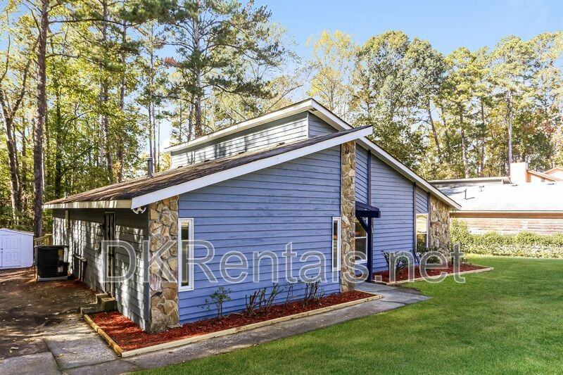 135 Beethoven Court - Photo 3 of 20