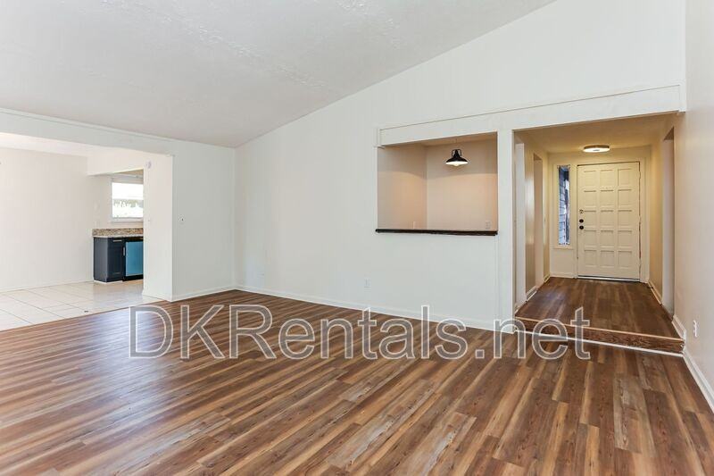 135 Beethoven Court - Photo 4 of 20