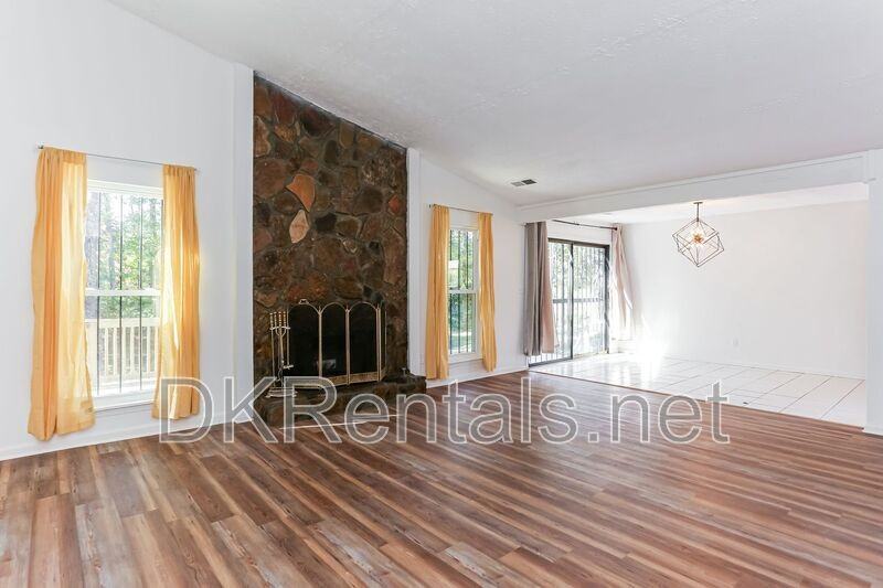 135 Beethoven Court - Photo 5 of 20