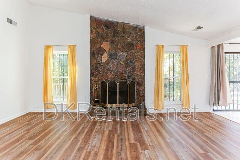 135 Beethoven Court - Photo 6 of 20