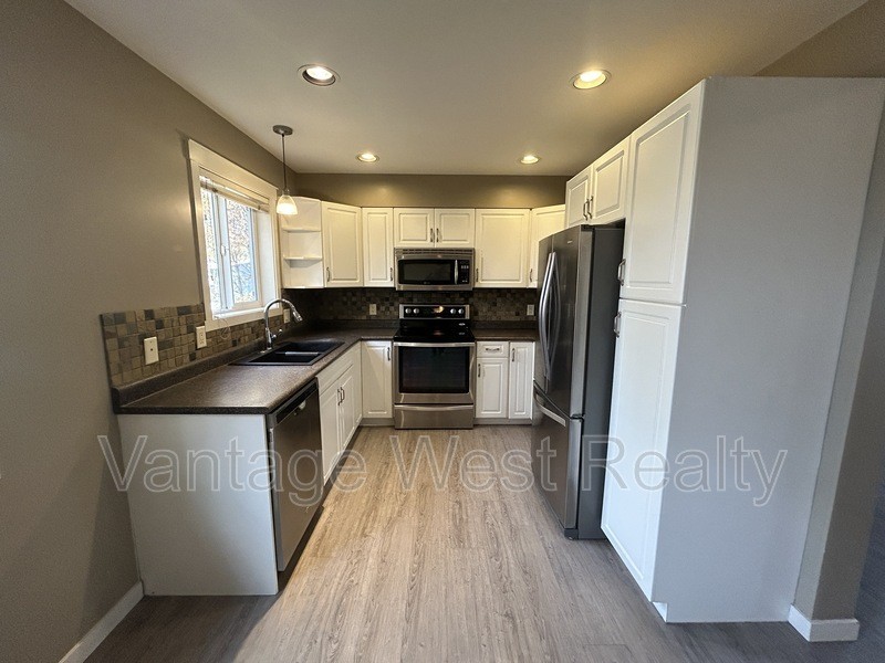 174 Mills Rd - Photo 2 of 15