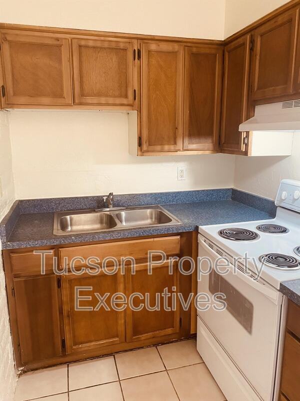 5760 S Park Ave - Photo 3 of 15