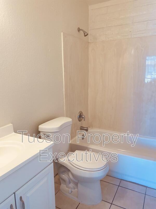 5760 S Park Ave - Photo 5 of 15