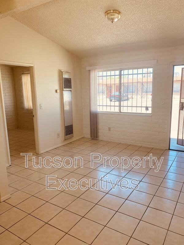 5760 S Park Ave - Photo 7 of 15