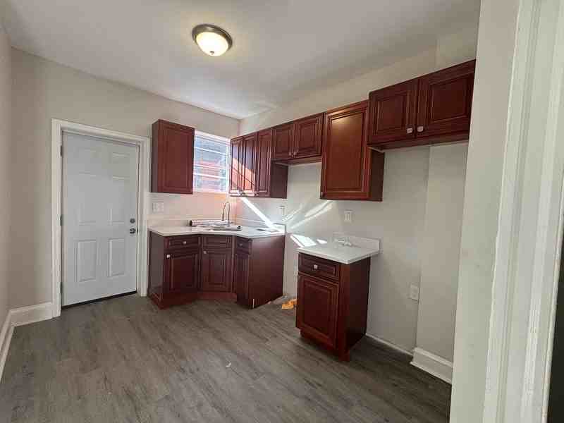 410 N Loudon Ave - Photo 4 of 24