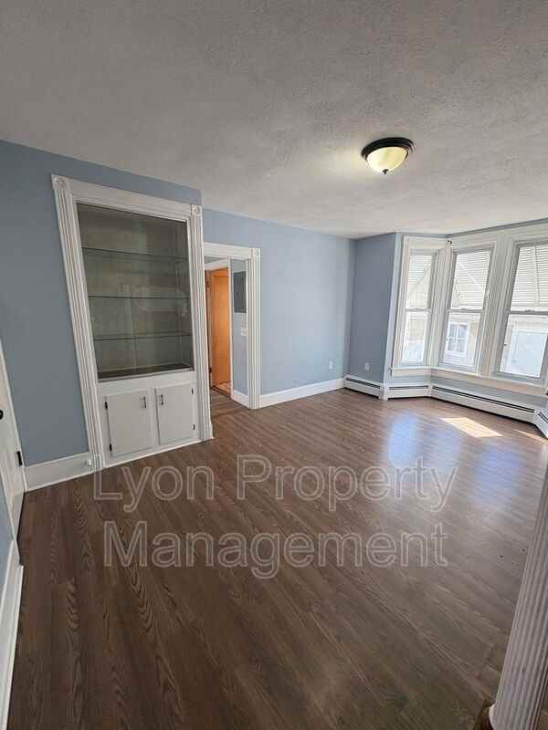 120 Summit St #1stFL - Photo 3 of 15