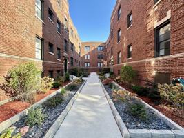 featured image of 1135 Oak Ave #2E