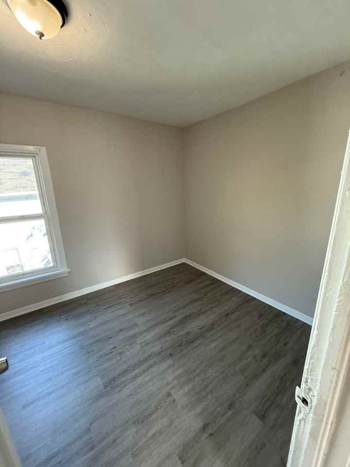 2237 Oakdale Ave - Photo 2 of 34