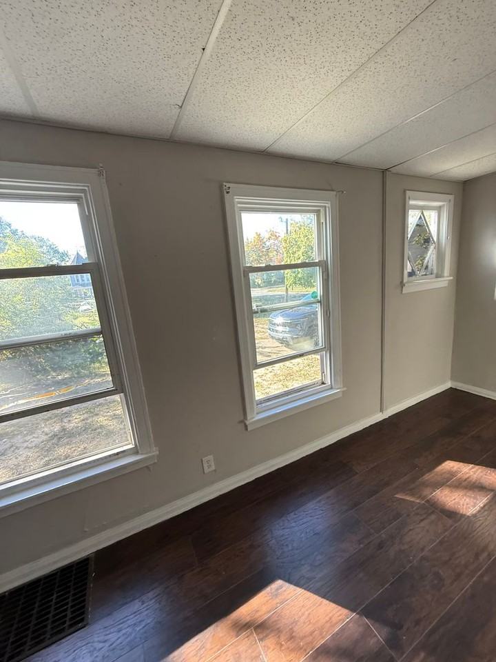 2237 Oakdale Ave - Photo 3 of 34