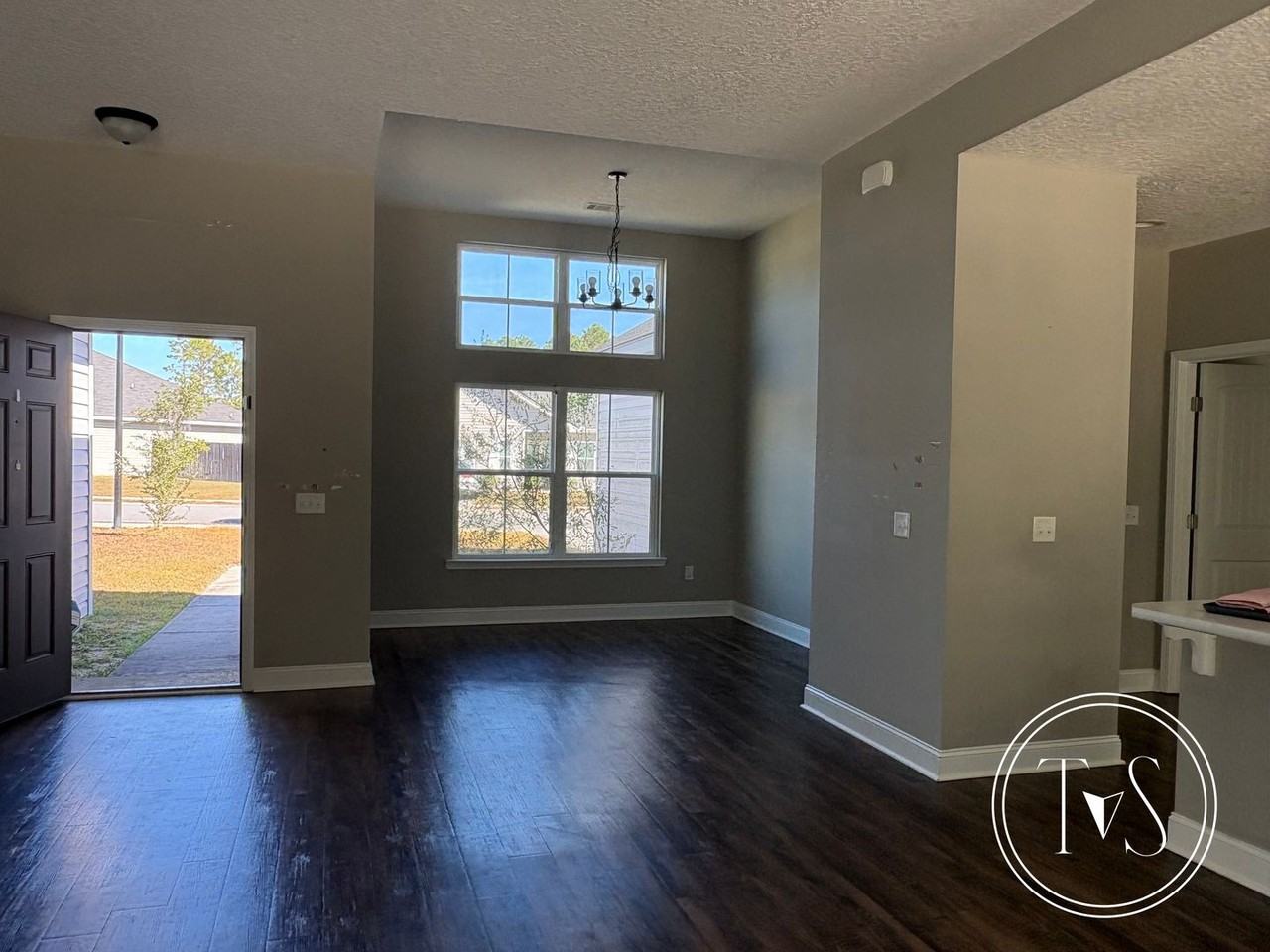 244 Grayson Ave - Photo 4 of 11