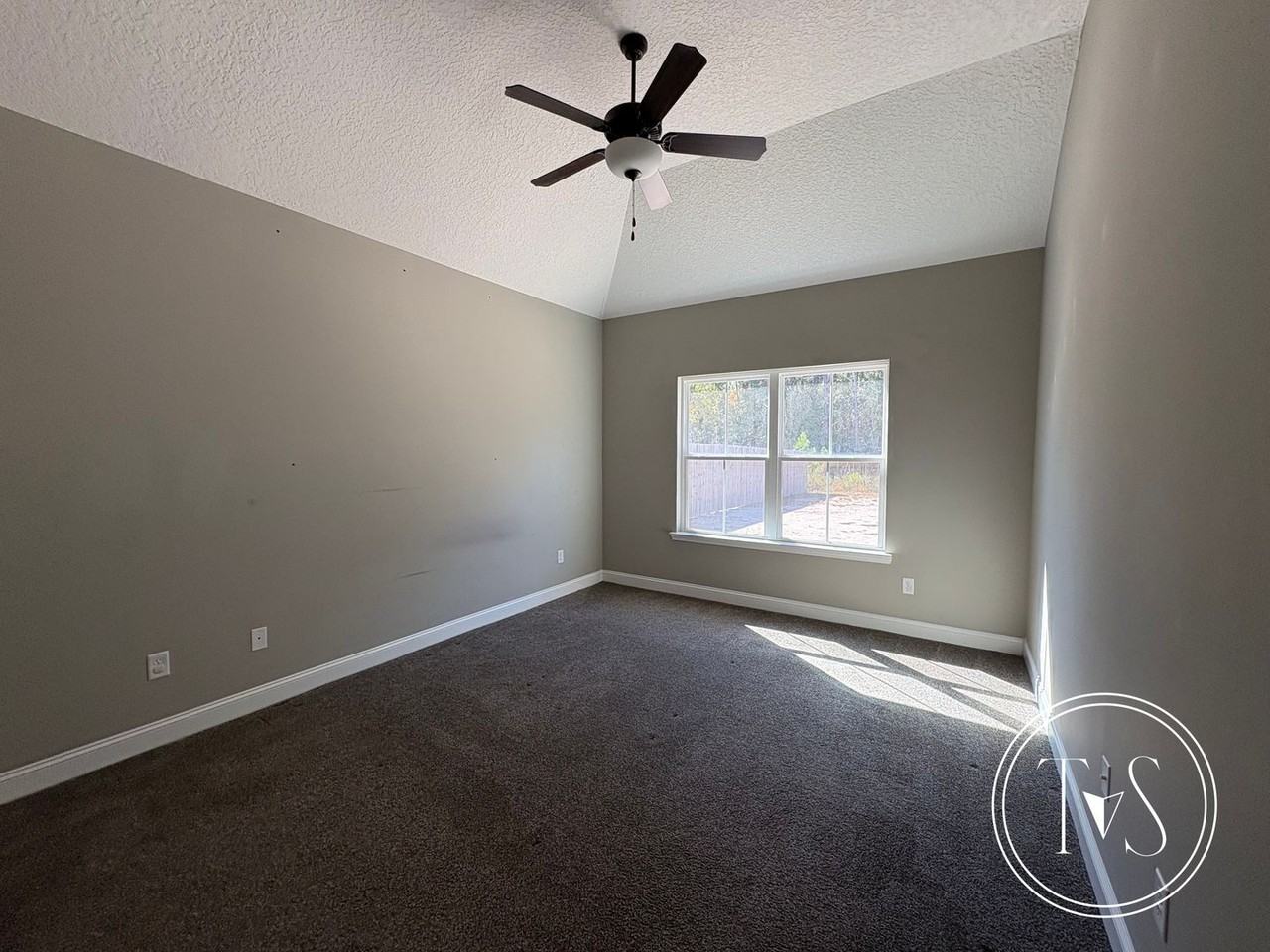 244 Grayson Ave - Photo 6 of 11