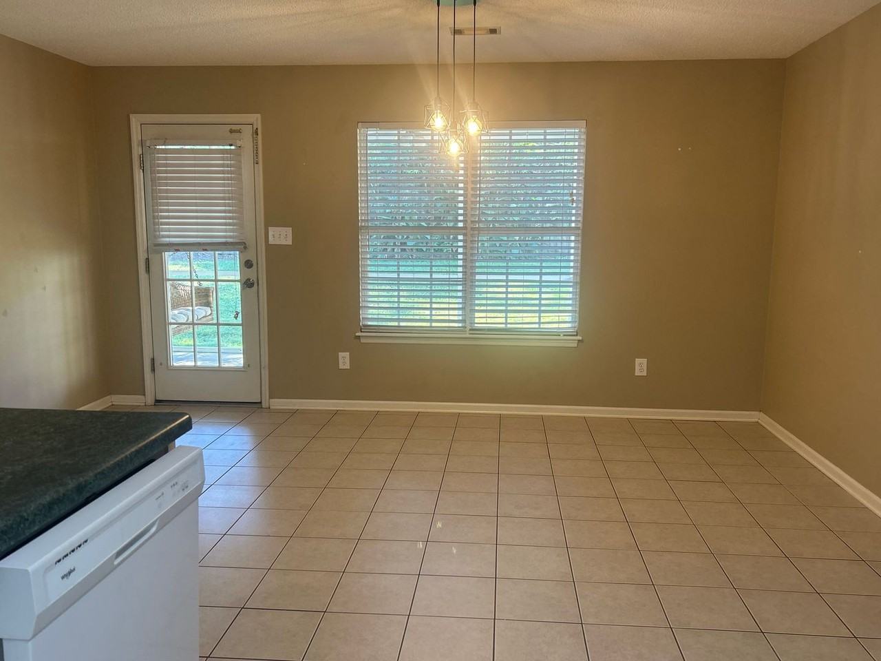 421 Connemara Trl - Photo 7 of 15