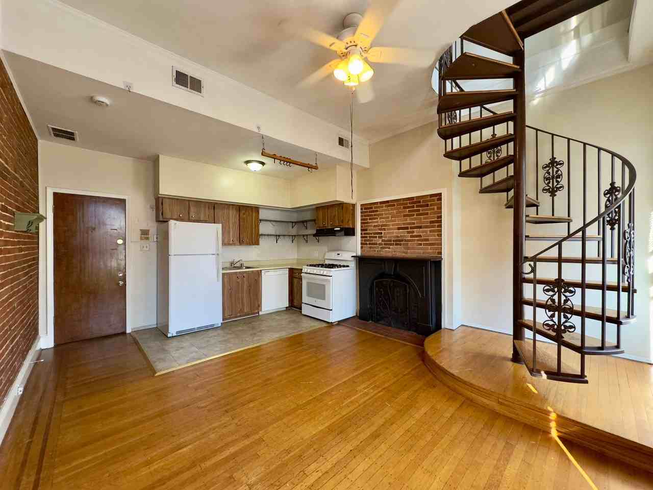 For Rent: Stylish Urban Living at 820 Park Ave– Your City Lifestyle Awaits! - Photo 2 of 14