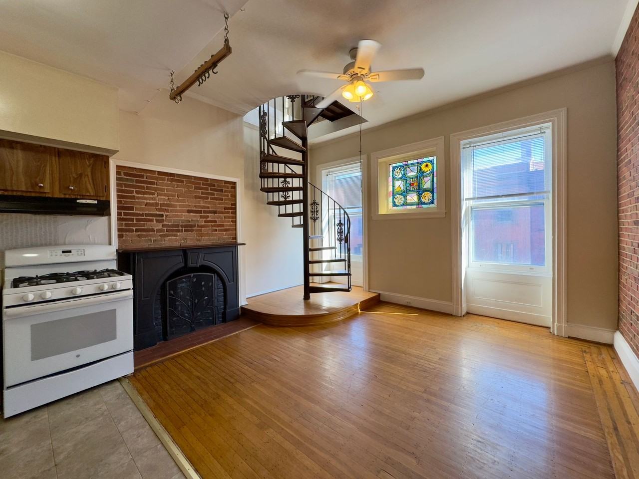 For Rent: Stylish Urban Living at 820 Park Ave– Your City Lifestyle Awaits! - Photo 4 of 14