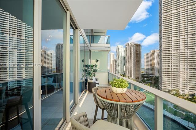 200 Biscayne Blvd #1403 - Photo 4 of 31