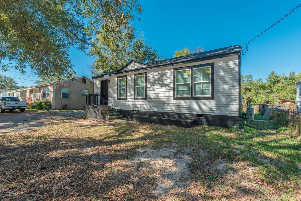 2524 Rhodes Drive - Photo 2 of 32