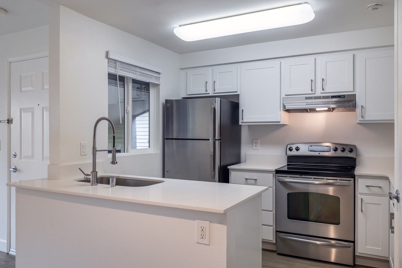 The Docks at Redmond Lakeview - Photo 2 of 50