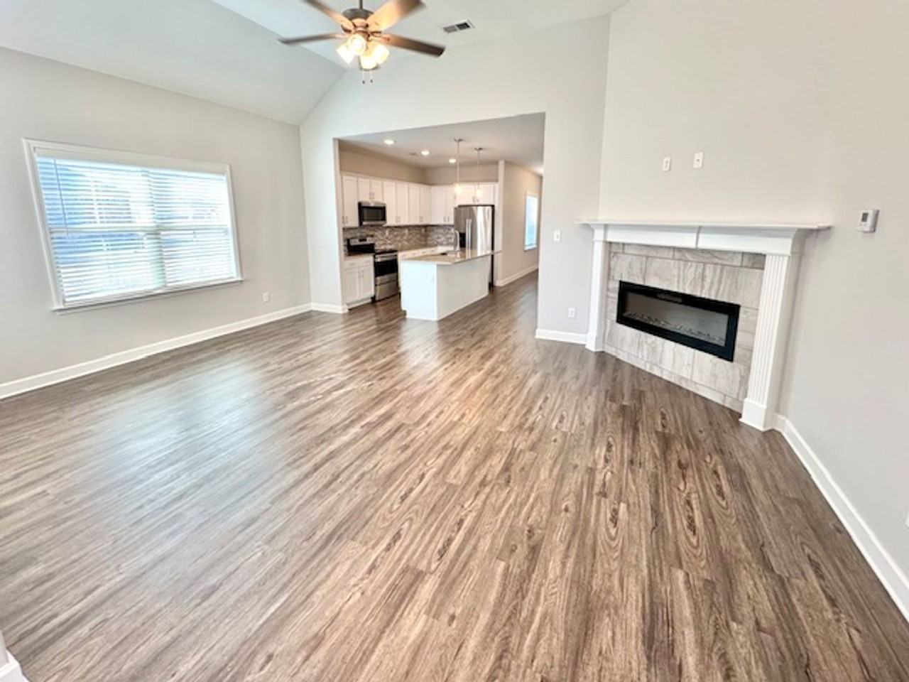 385 Azalea Dr - Photo 2 of 11