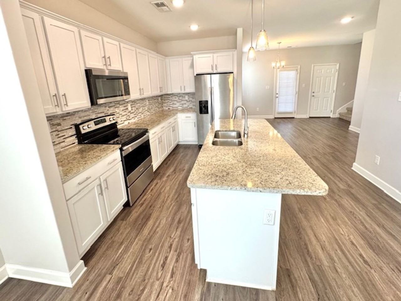 385 Azalea Dr - Photo 3 of 11