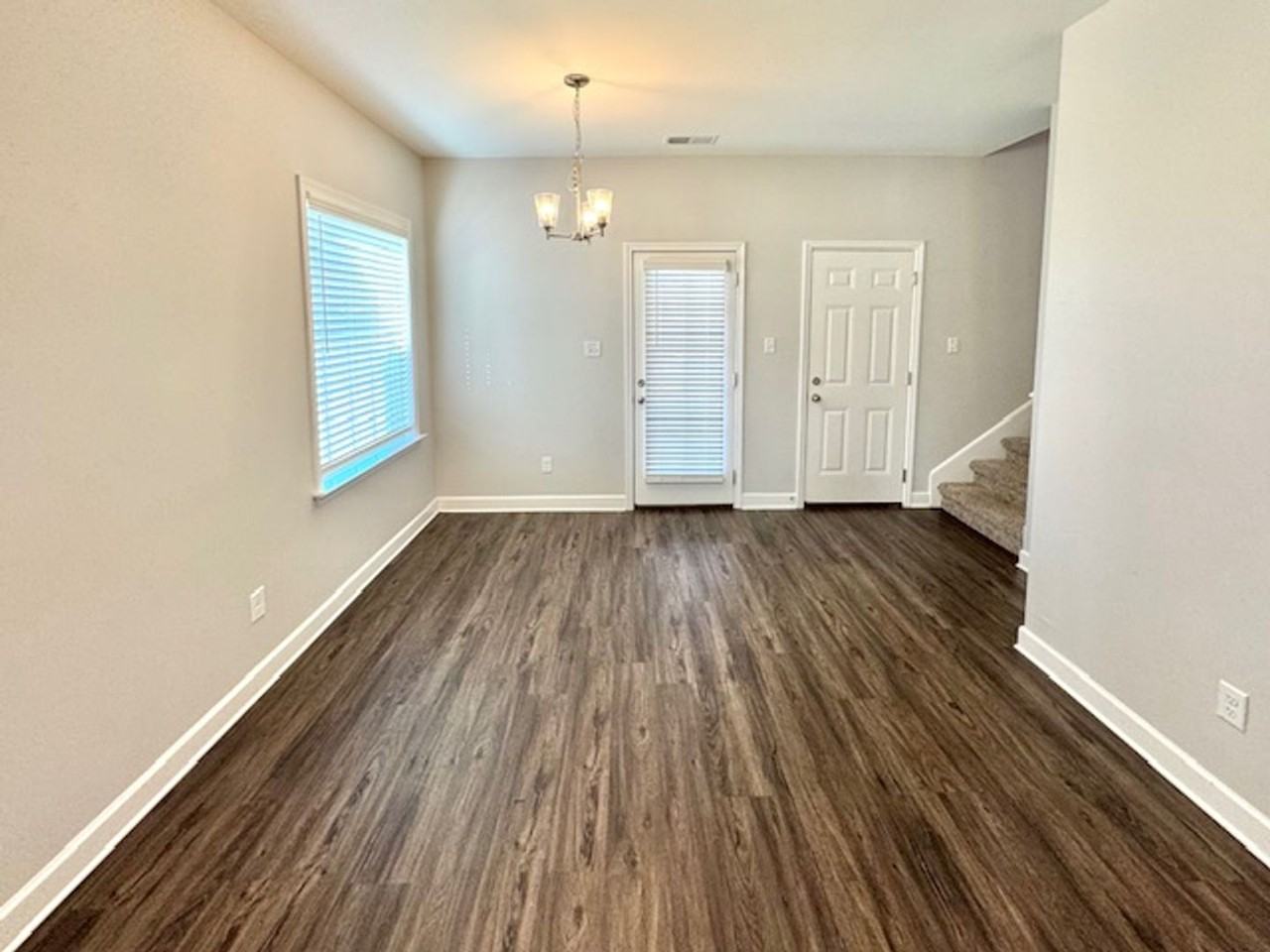 385 Azalea Dr - Photo 4 of 11