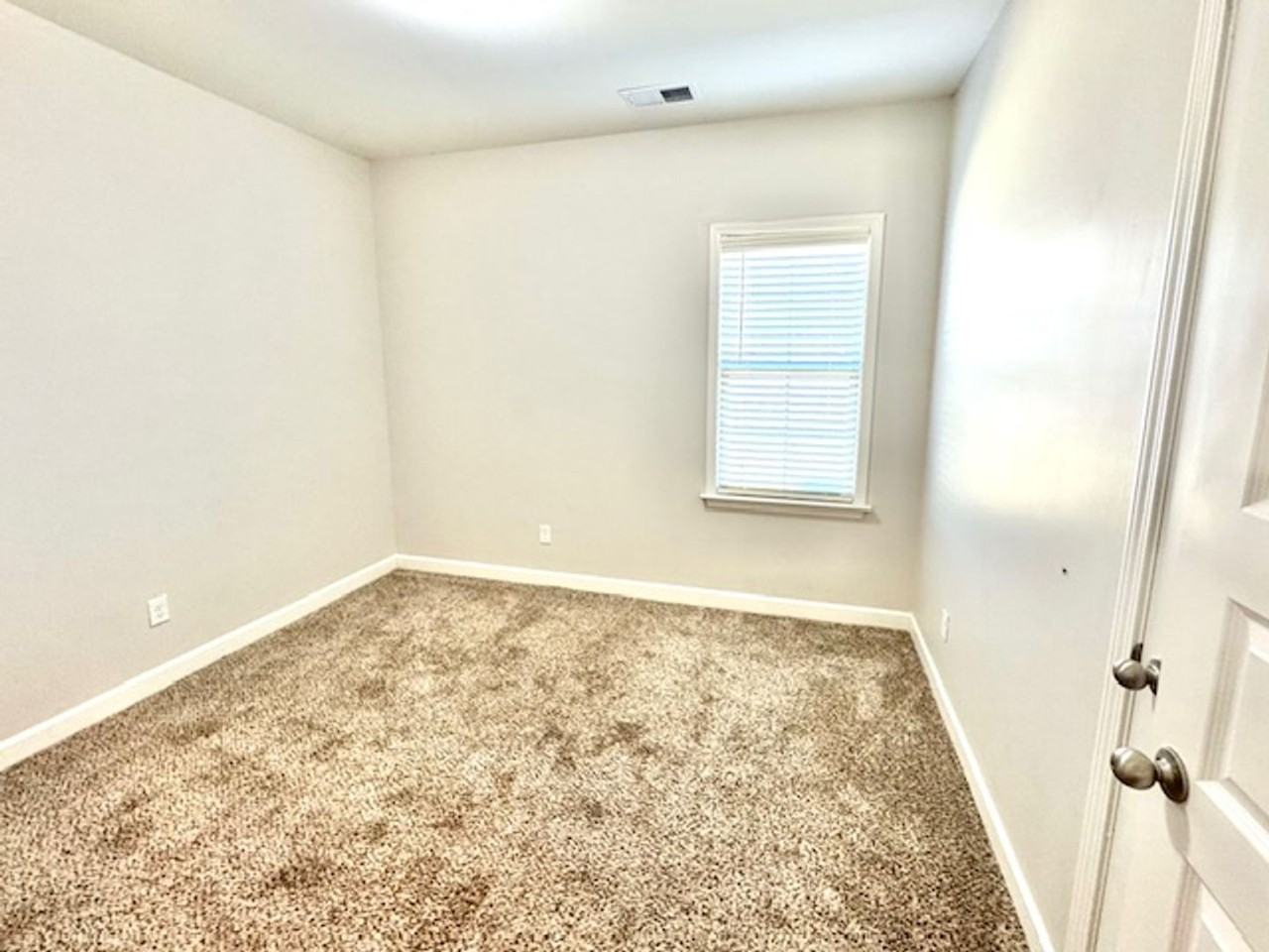 385 Azalea Dr - Photo 7 of 11