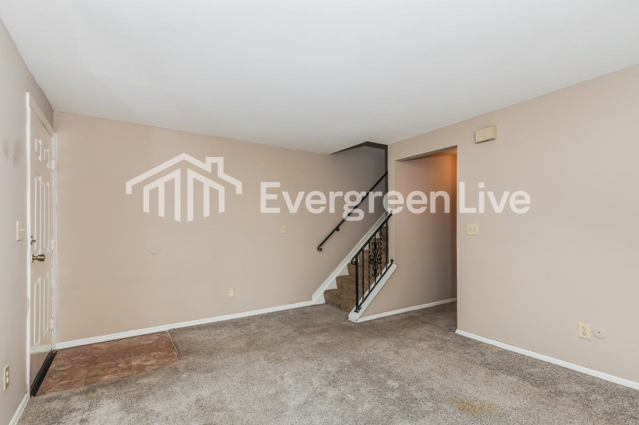 8053 Mount Aetna St - Photo 3 of 15