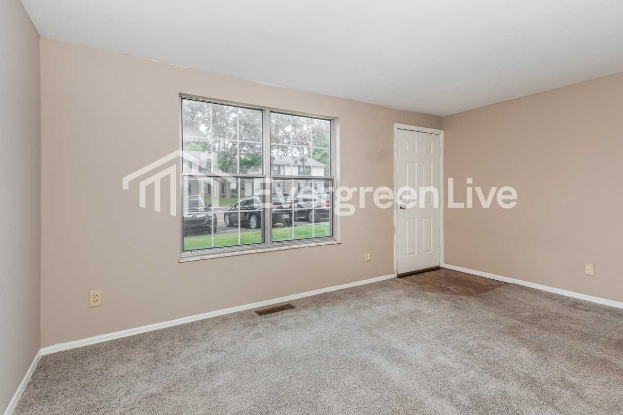 8053 Mount Aetna St - Photo 4 of 15