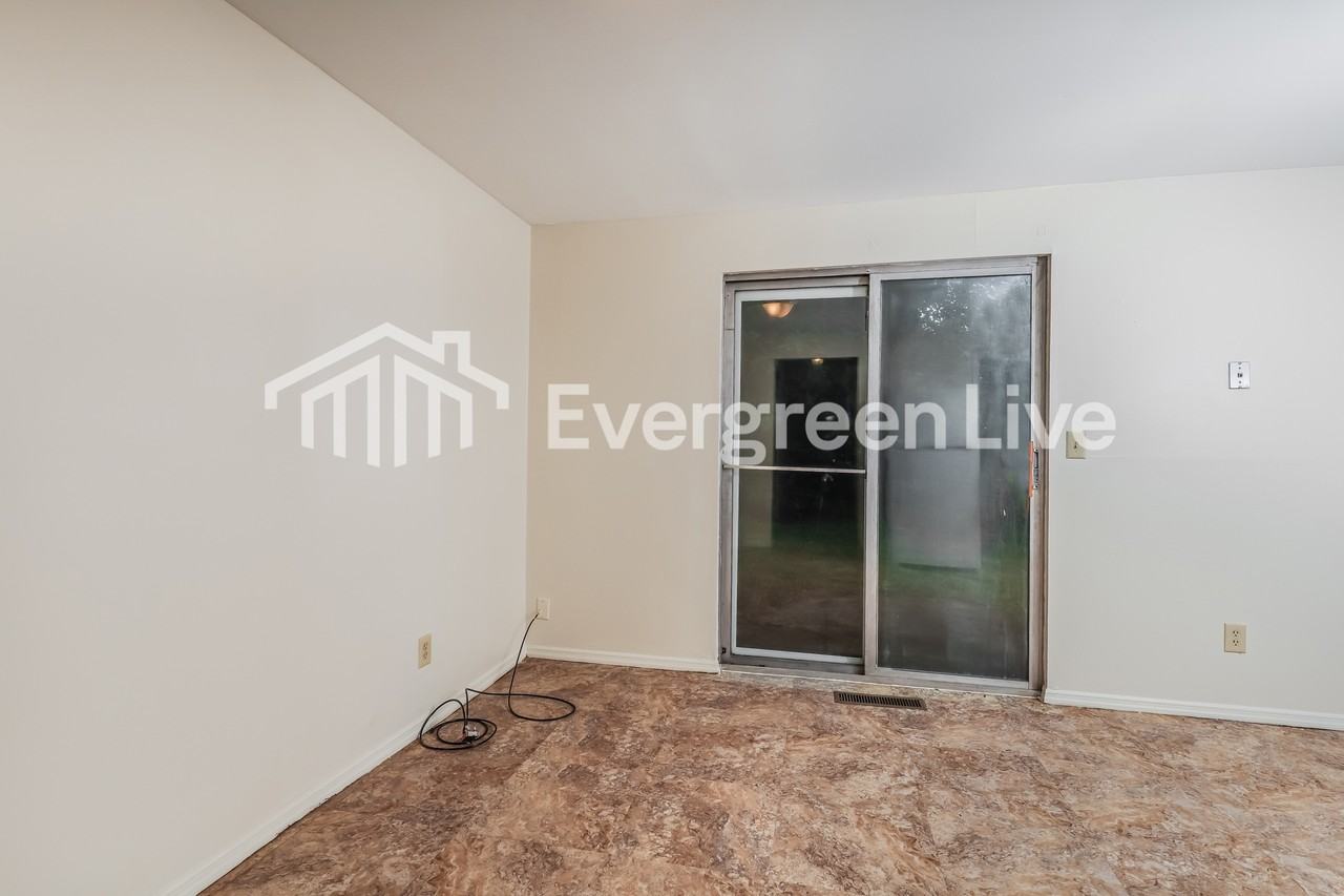 8053 Mount Aetna St - Photo 6 of 15