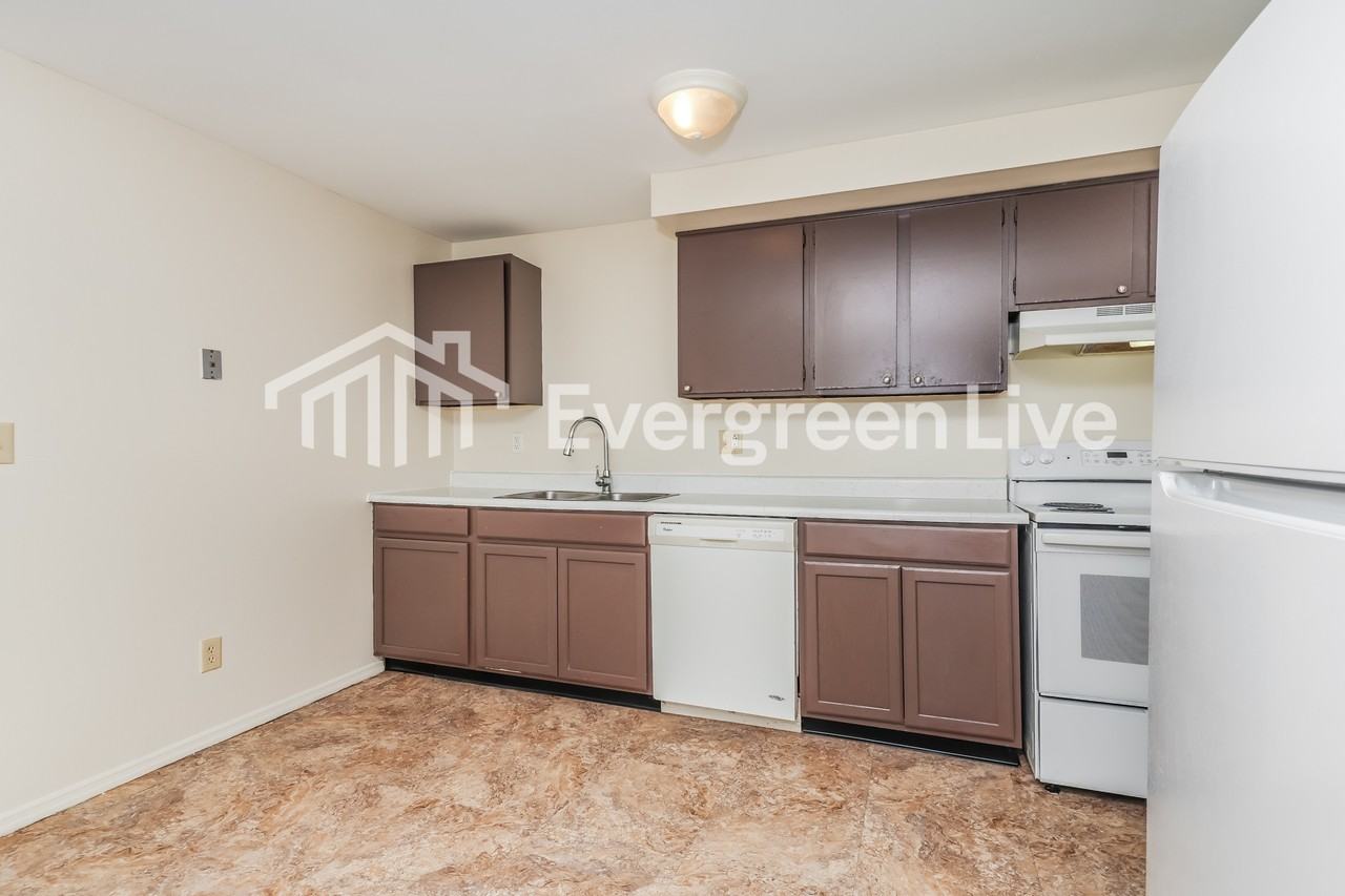 8053 Mount Aetna St - Photo 7 of 15