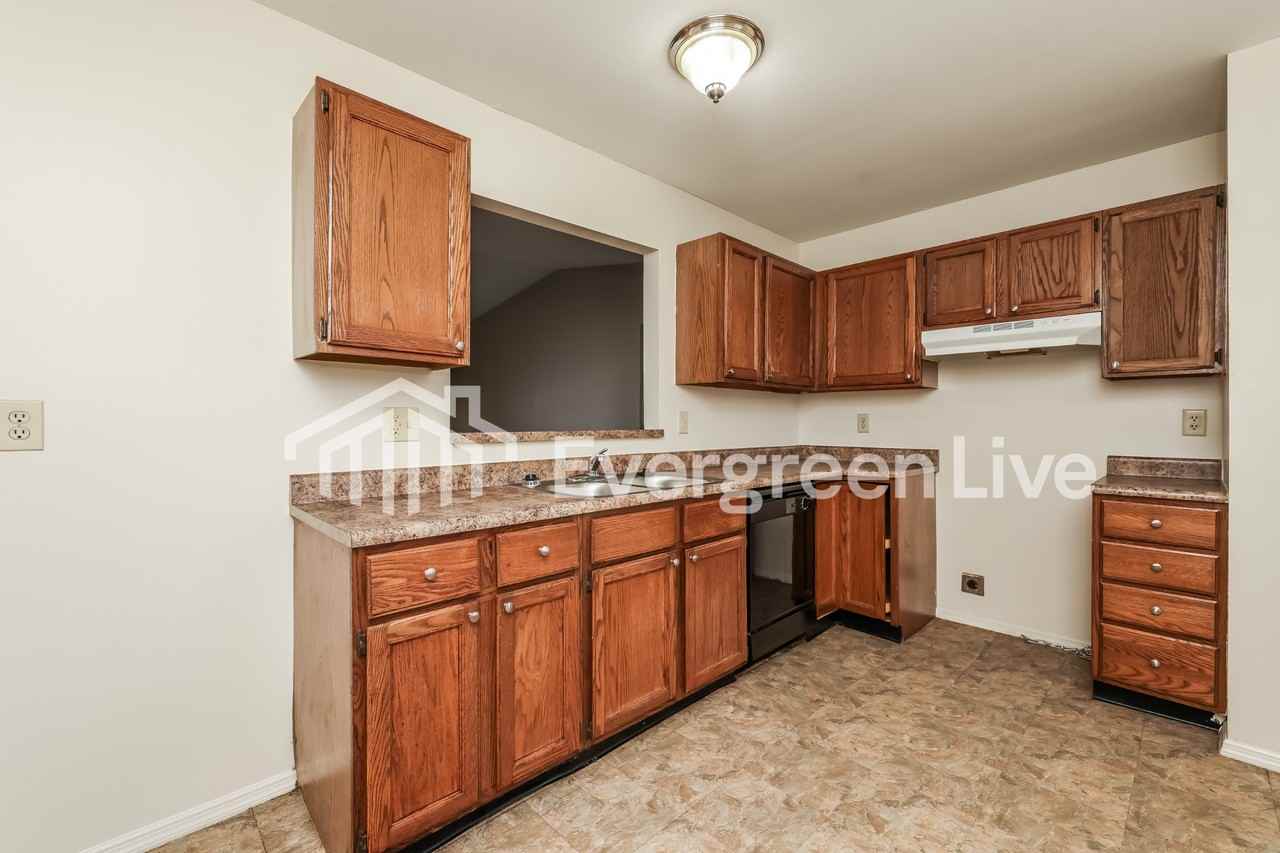 6348 Rolling Glen Dr - Photo 7 of 14