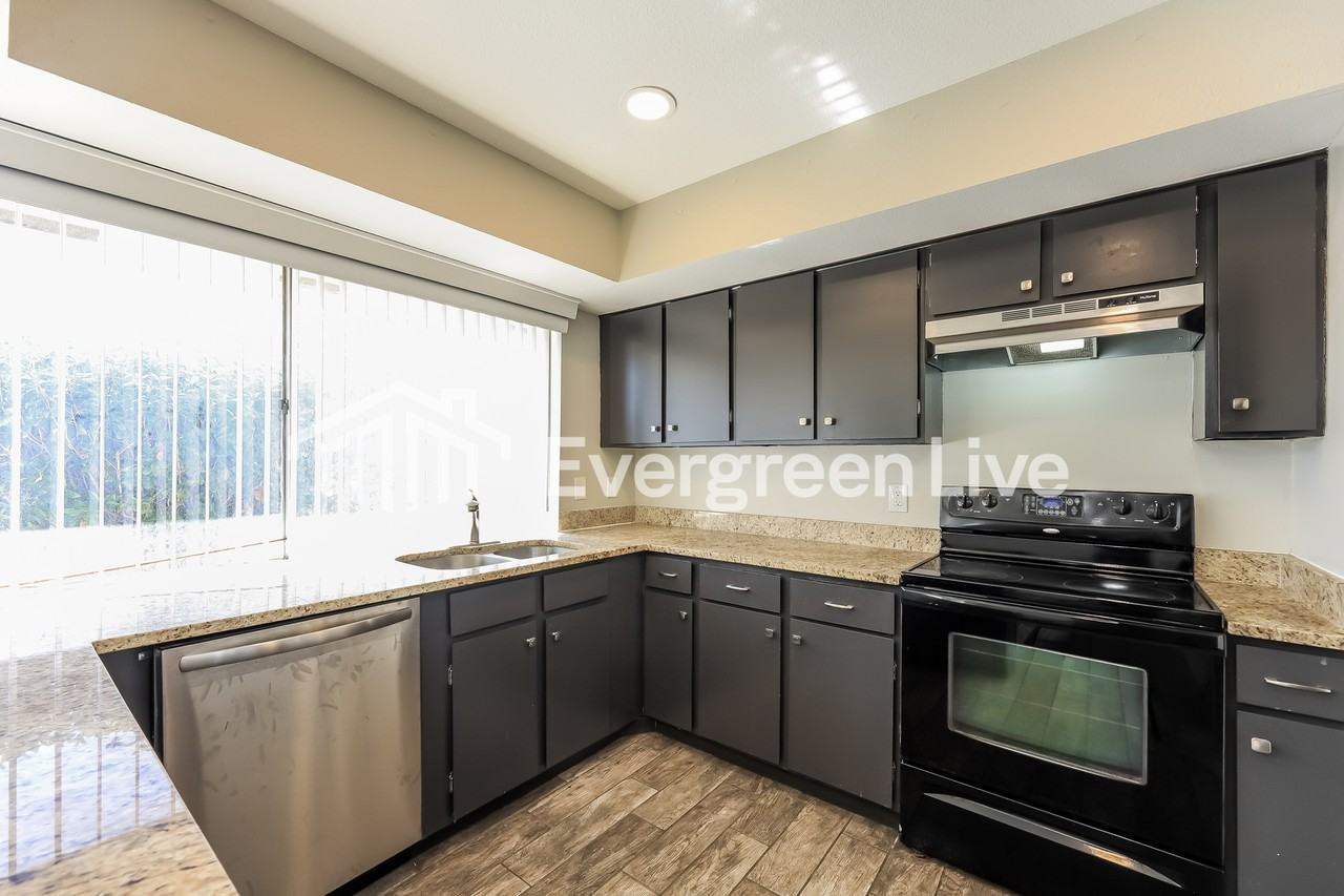 274 Meadow Path Dr - Photo 4 of 16