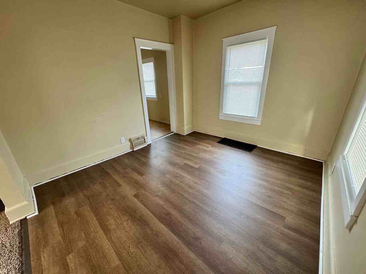 1031 Liberty St - Photo 3 of 15