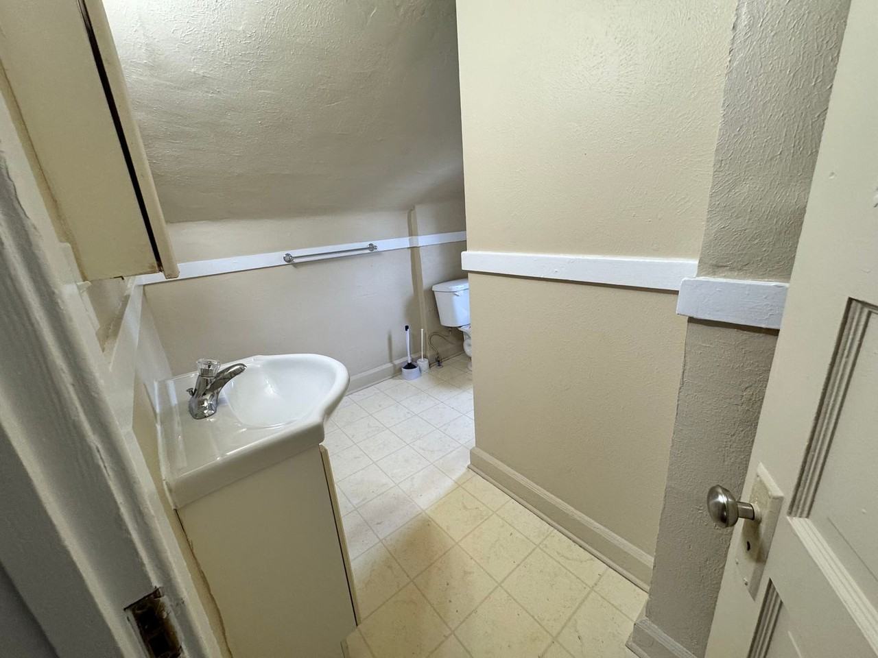 1031 Liberty St - Photo 7 of 15