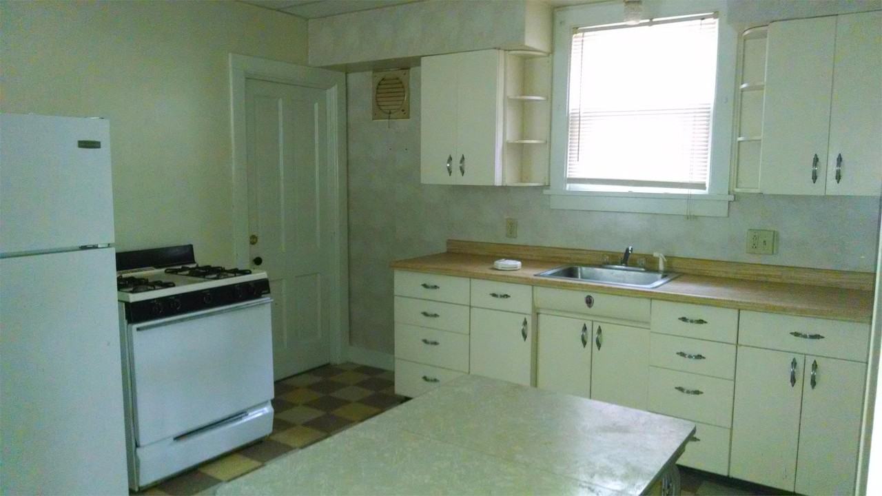 325 W. Douglas - Photo 3 of 6