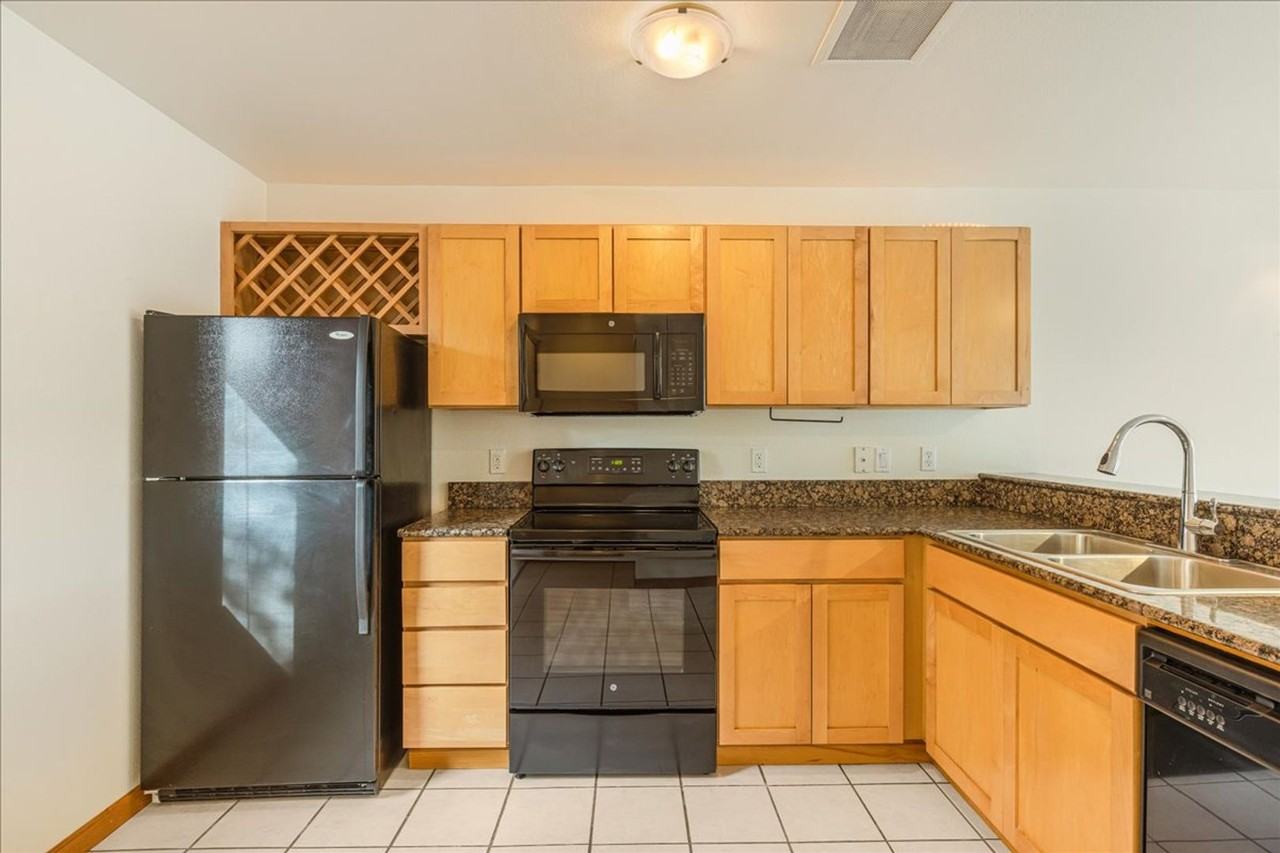 730 Nw Naito Pkwy #E22 - Photo 2 of 27