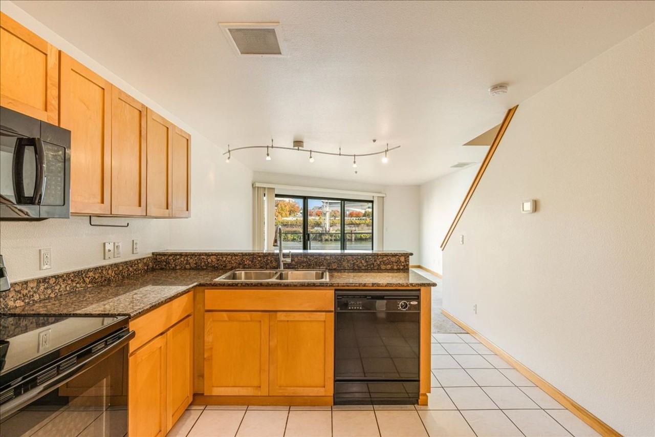 730 Nw Naito Pkwy #E22 - Photo 3 of 27