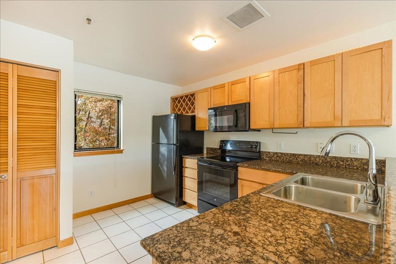 730 Nw Naito Pkwy #E22 - Photo 4 of 27