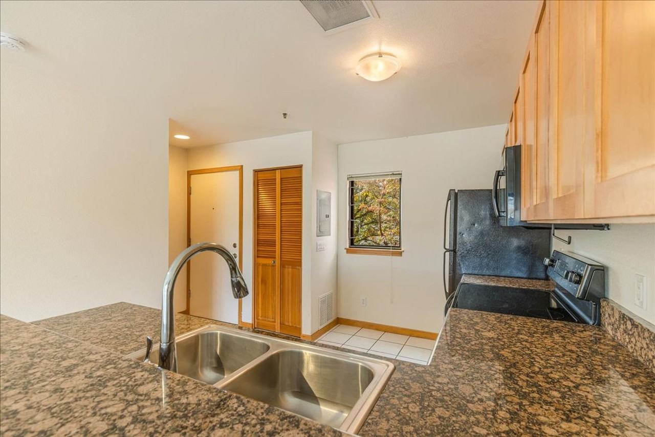 730 Nw Naito Pkwy #E22 - Photo 5 of 27