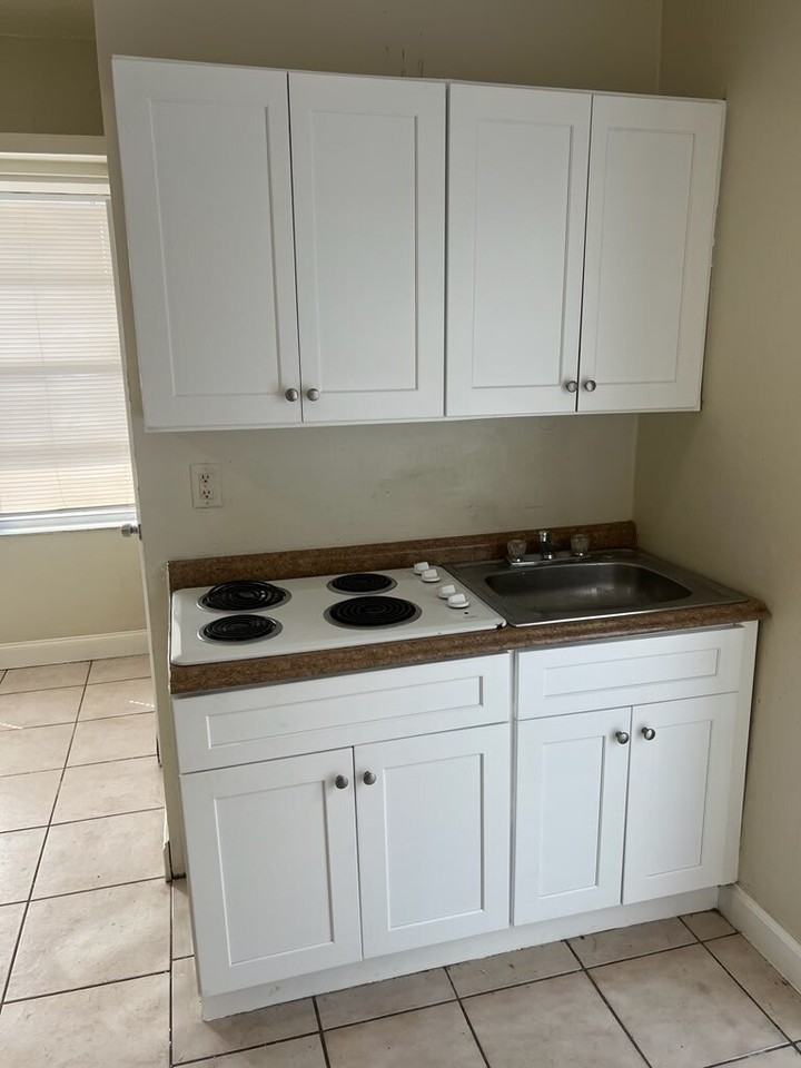 1437 NE 56th St - Photo 5 of 36