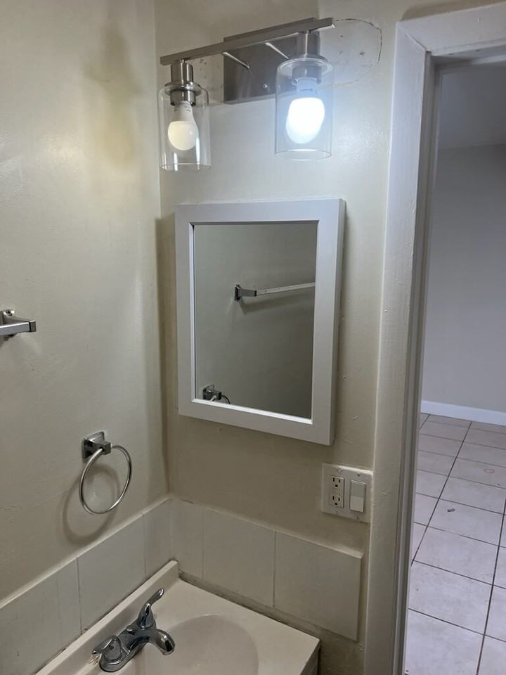 1437 NE 56th St - Photo 6 of 36