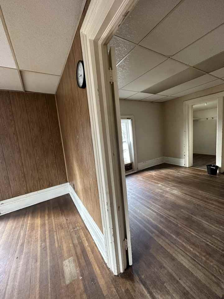 Superior 806 S. - Photo 2 of 7