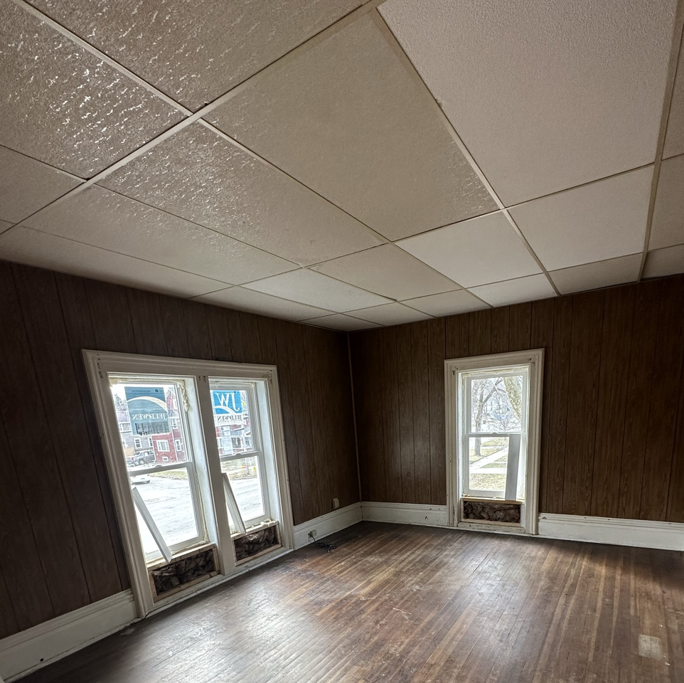 Superior 806 S. - Photo 4 of 7