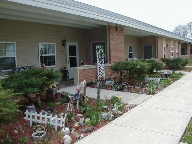 Highland Manor - Photo 2 of 3