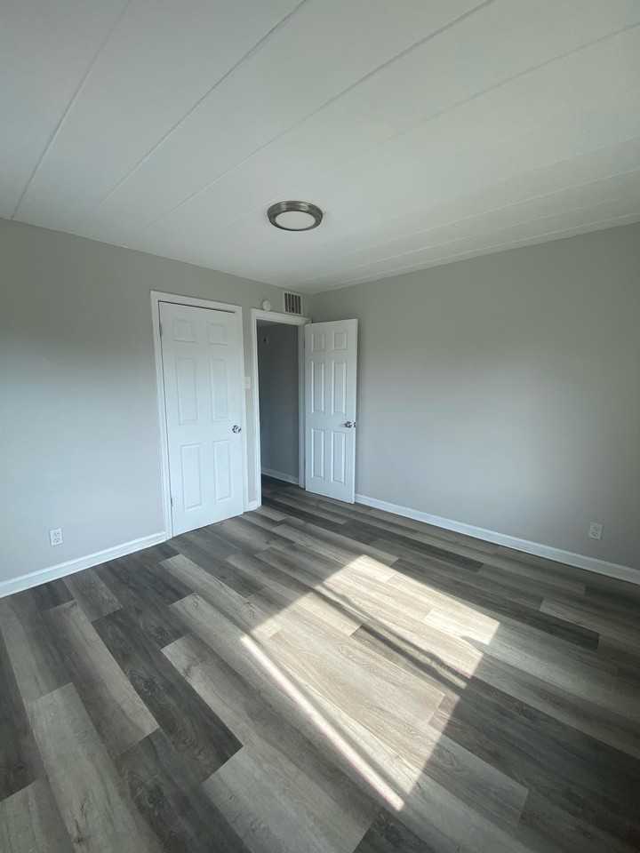 2331 Rugby Road - Photo 6 of 40