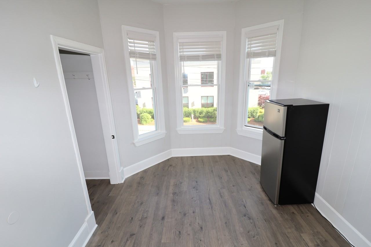 44 South Street - Photo 5 of 23