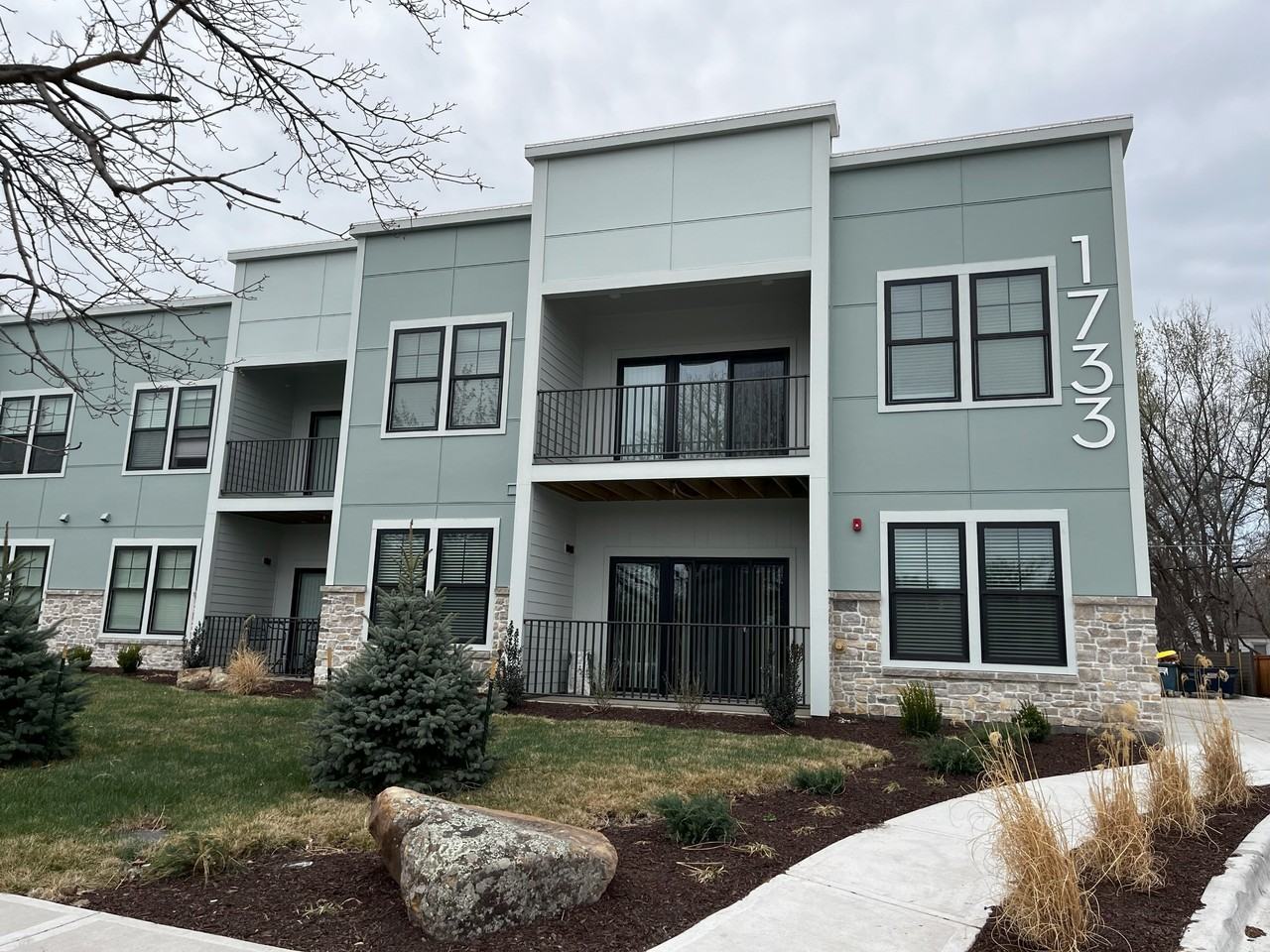 1733 Massachusetts Street - Photo 6 of 34