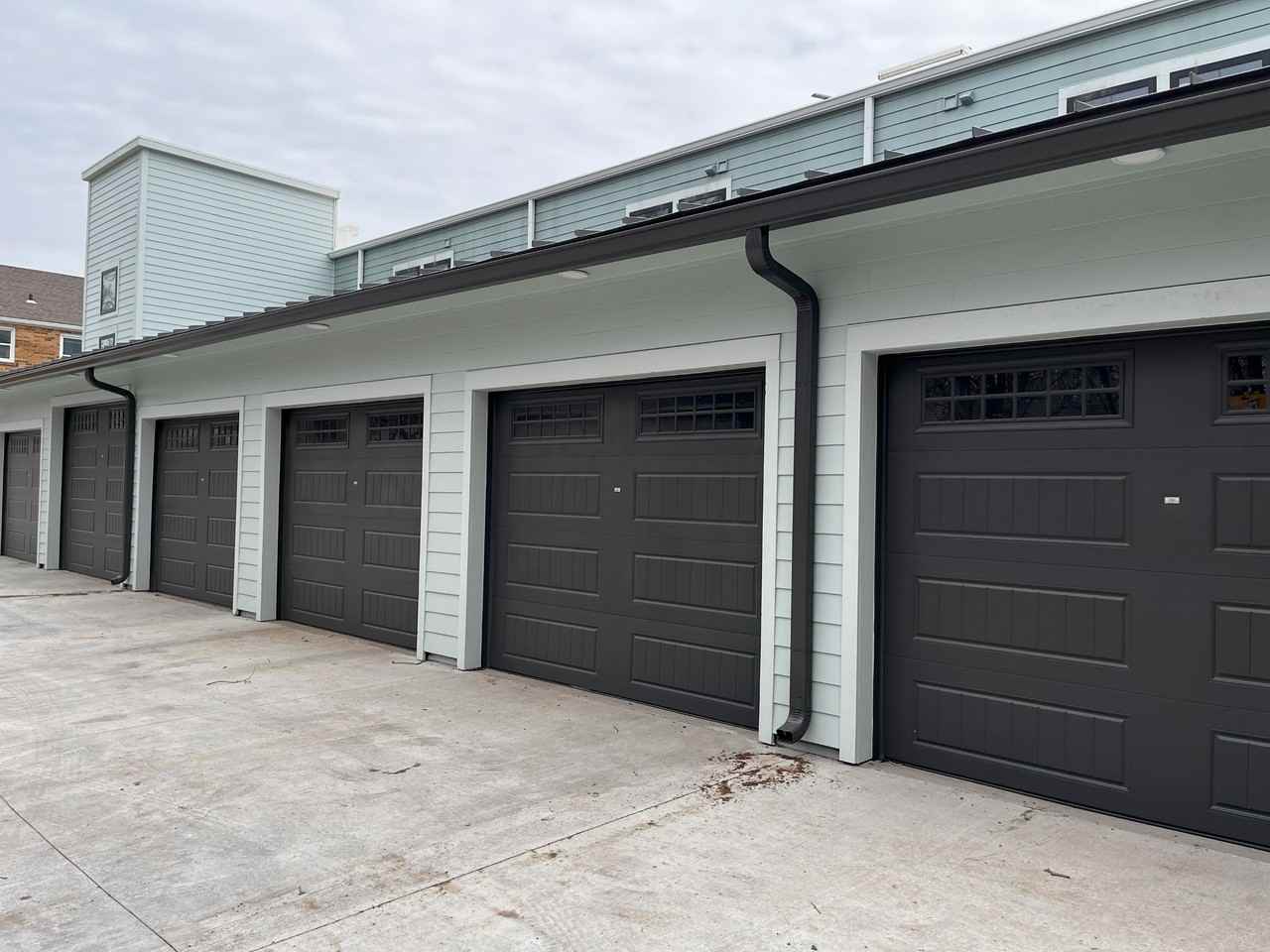 1733 Massachusetts Street - Photo 6 of 33