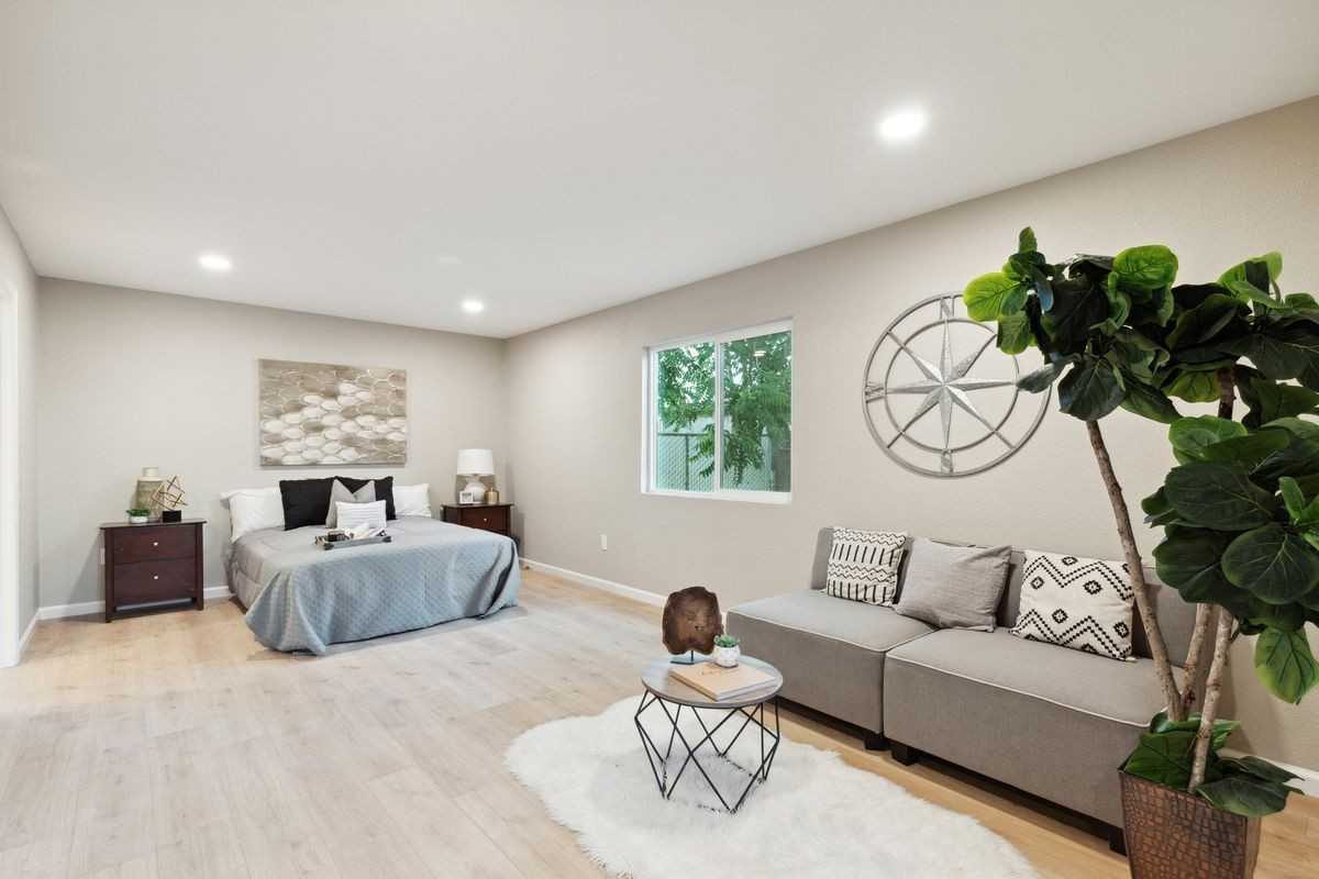 325 N 3rd Ave - Photo 2 of 15
