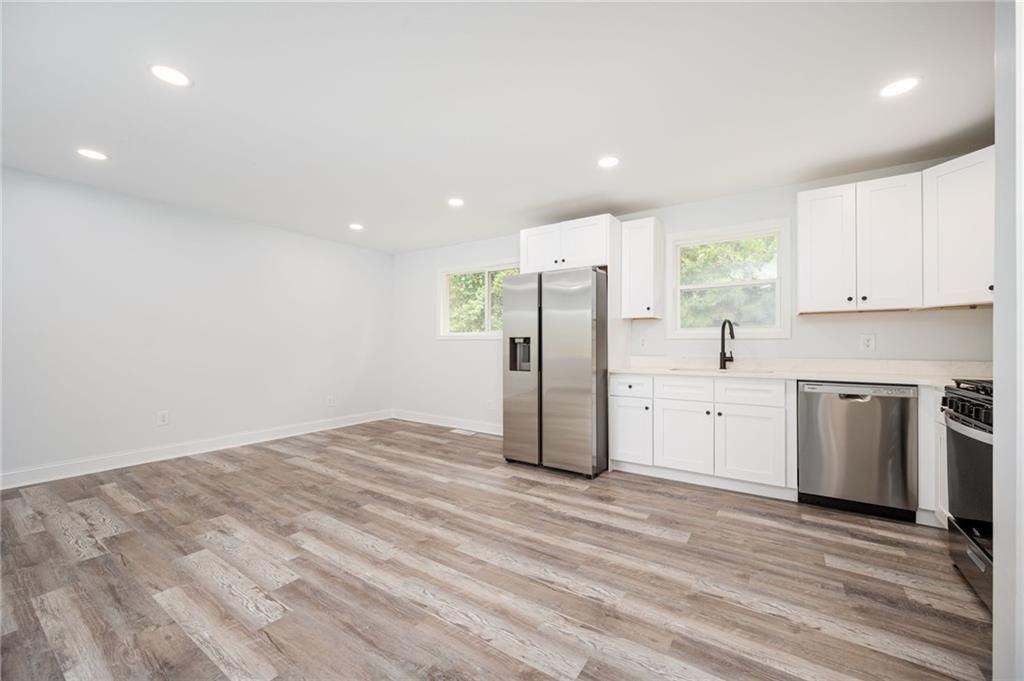 3801 Hogan Rd Sw - Photo 5 of 34