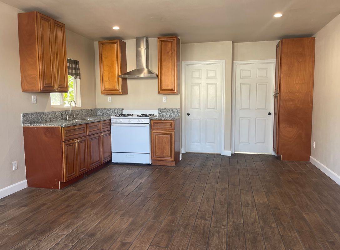 14602 Horst Ave ##Adu - Photo 3 of 5